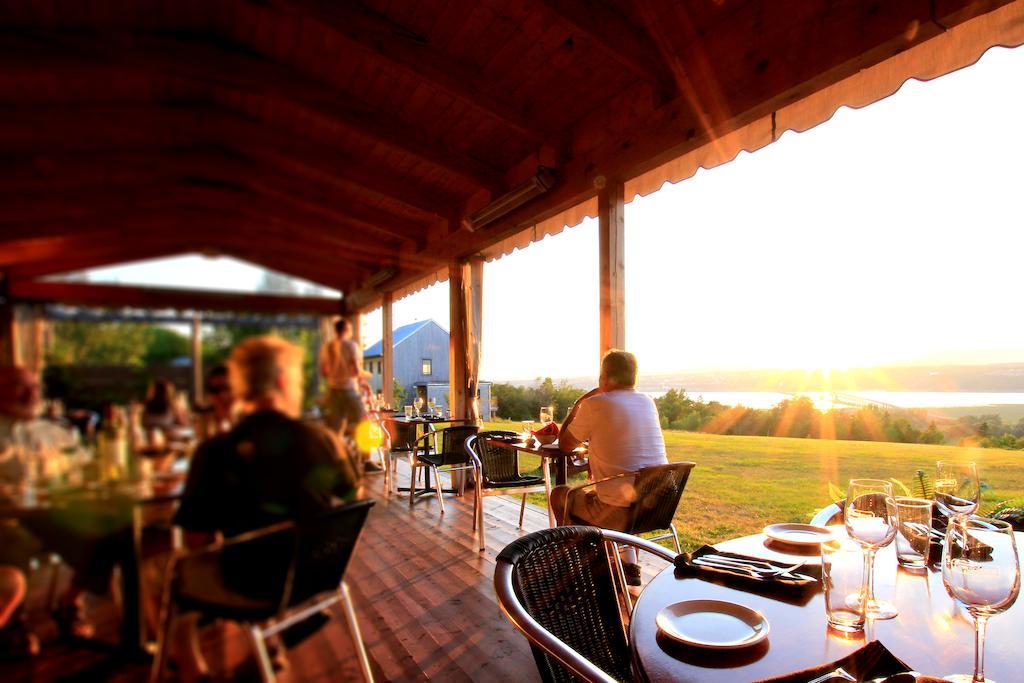 Les Ancetres Auberge & Restaurant St-Pierre-de-l'Île-d'Orléans Zewnętrze zdjęcie